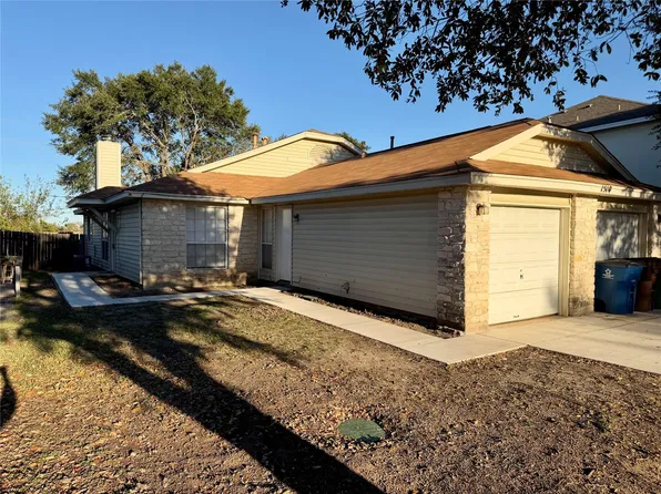 1510 S Medina St #A, Lockhart, TX 78644