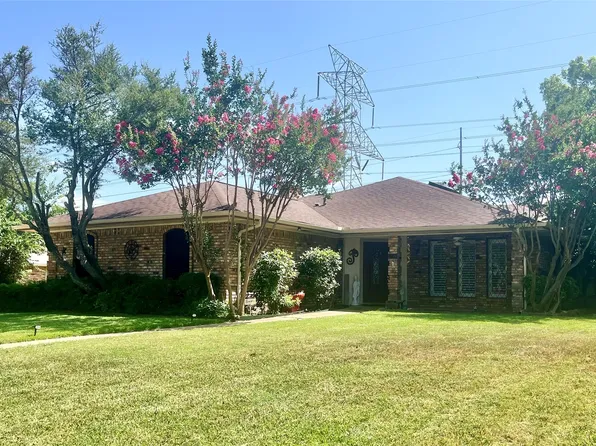 1826 Green Tree Ln, Duncanville, TX 75137