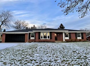 1907 Sunnyside Dr, Waukesha, WI 53186