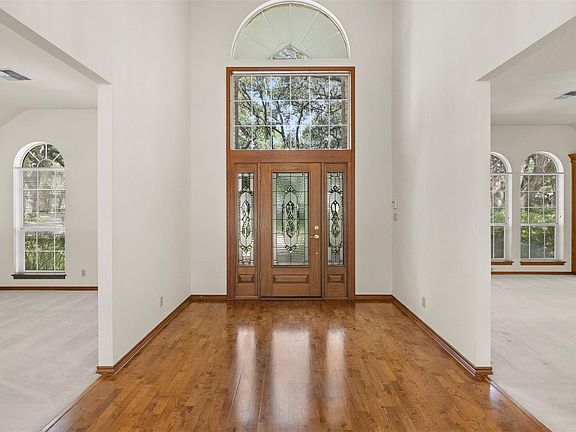3rd image of 203 Oak Cluster Dr