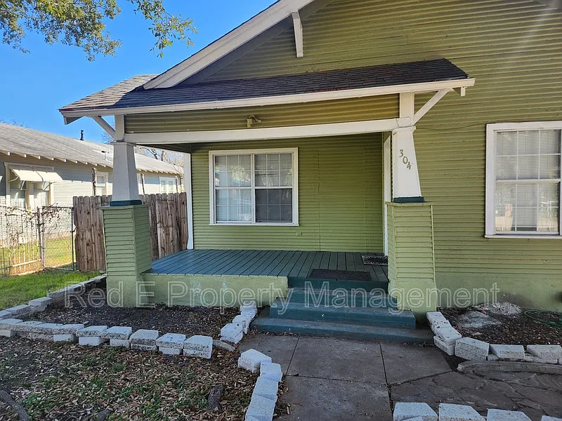Building Photo - 304 Terrell Ave