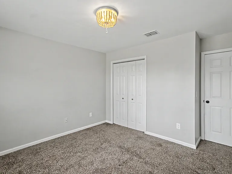 404 Clairemore Cir — Photo 23