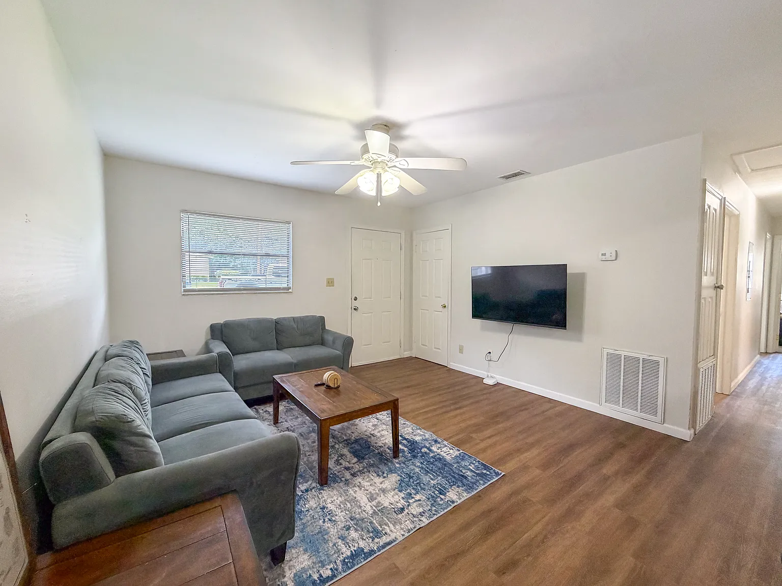 5 bed, 2100 sqft, $3,550 — Photo 4