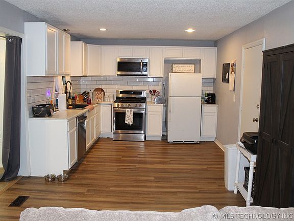 3rd image of 10976 E 36th Pl