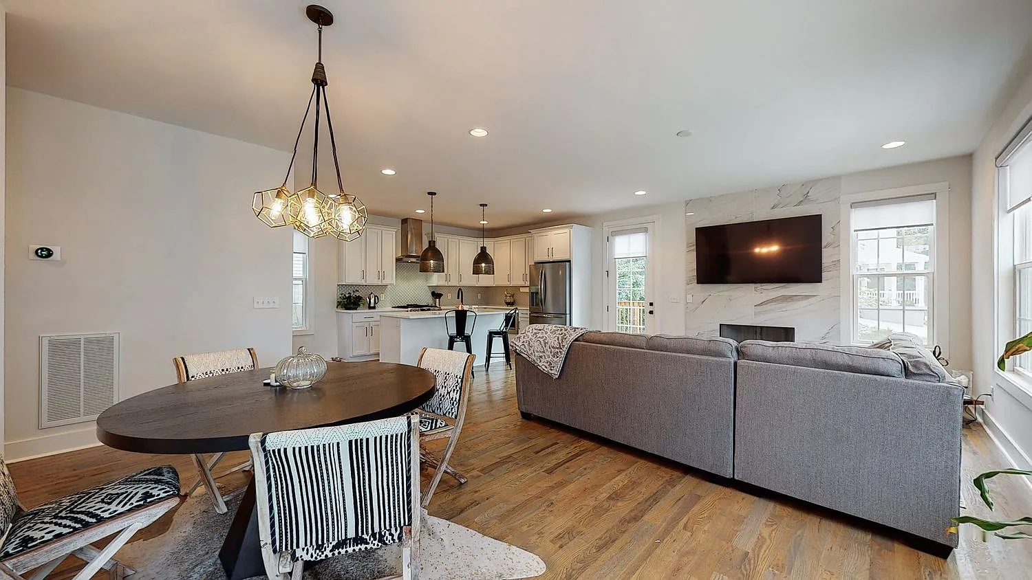 4 bed, 3.5 bath, 2261 sqft, $3,800 — Photo 4