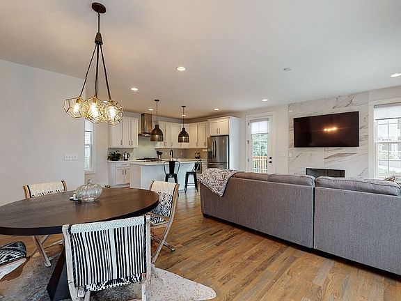 4th image of 6119A Neighborly Ave