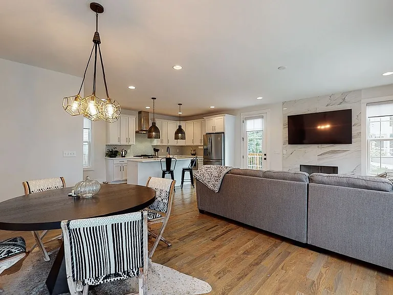 6119A Neighborly Ave — Photo 4