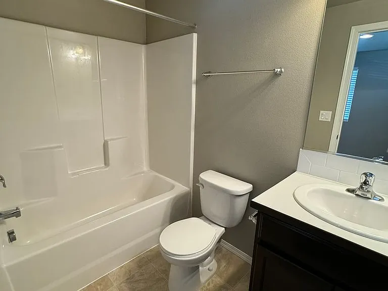 995 N Pacific Hwy #99 — Photo 15