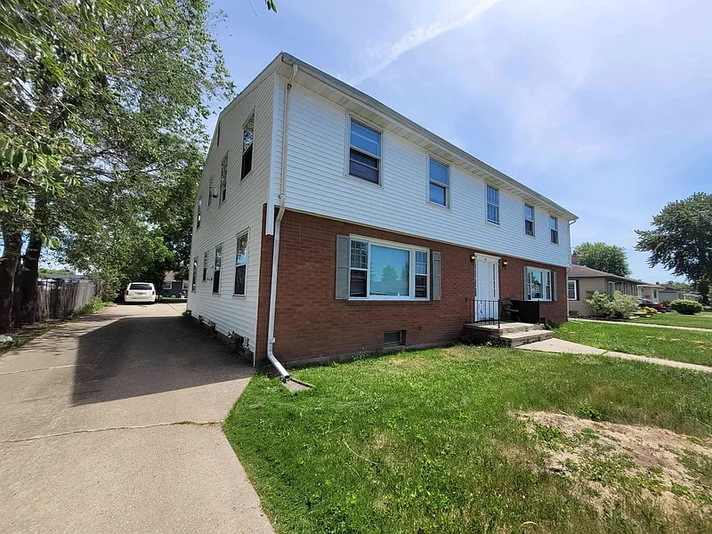 112 Andrew Ave #1