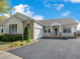 310 Edgebrook Ct, Oswego, IL 60543