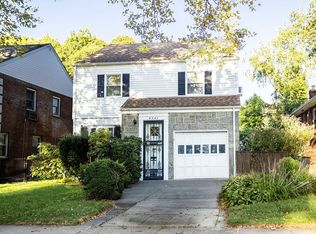 8241 215th St, Queens Village, NY 11427