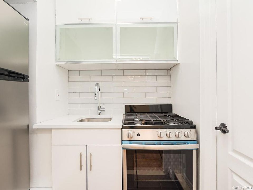1st image of 555 McLean Ave APT Mm