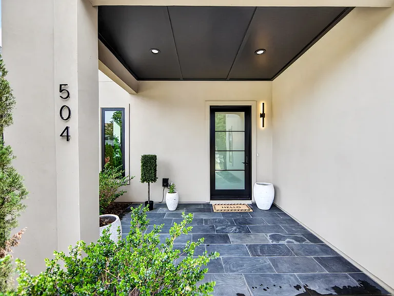 504 Shelton St — Photo 12