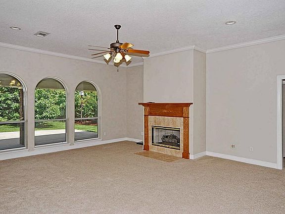5th image of 203 Williamsburg Ave