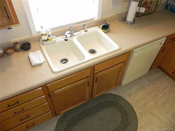 3rd image of 825 Hidden Creek Cir