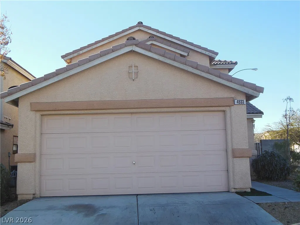 4 bed, 3.0 bath, 1818 sqft, $1,995 — Photo 1