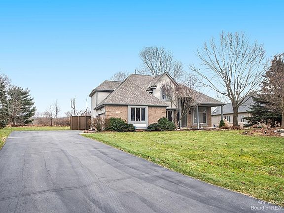 2nd image of 676 Dornoch Dr