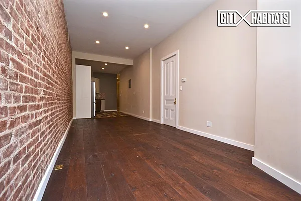 Rented by Citi Habitats | media 23