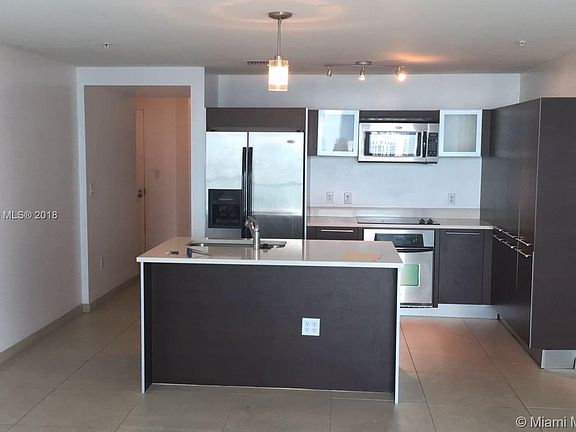 3rd image of 1900 N Bayshore Dr APT 2206