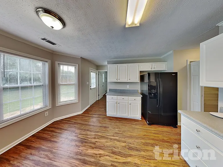 101 Midland Dr — Photo 7