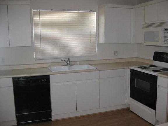 4th image of 1040 Wilshire Creek