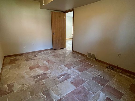 5th image of 902 Cedar Dr #B