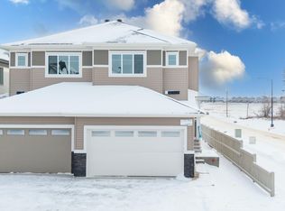 933 19th Ave NW, Edmonton, AB T6T 2K8