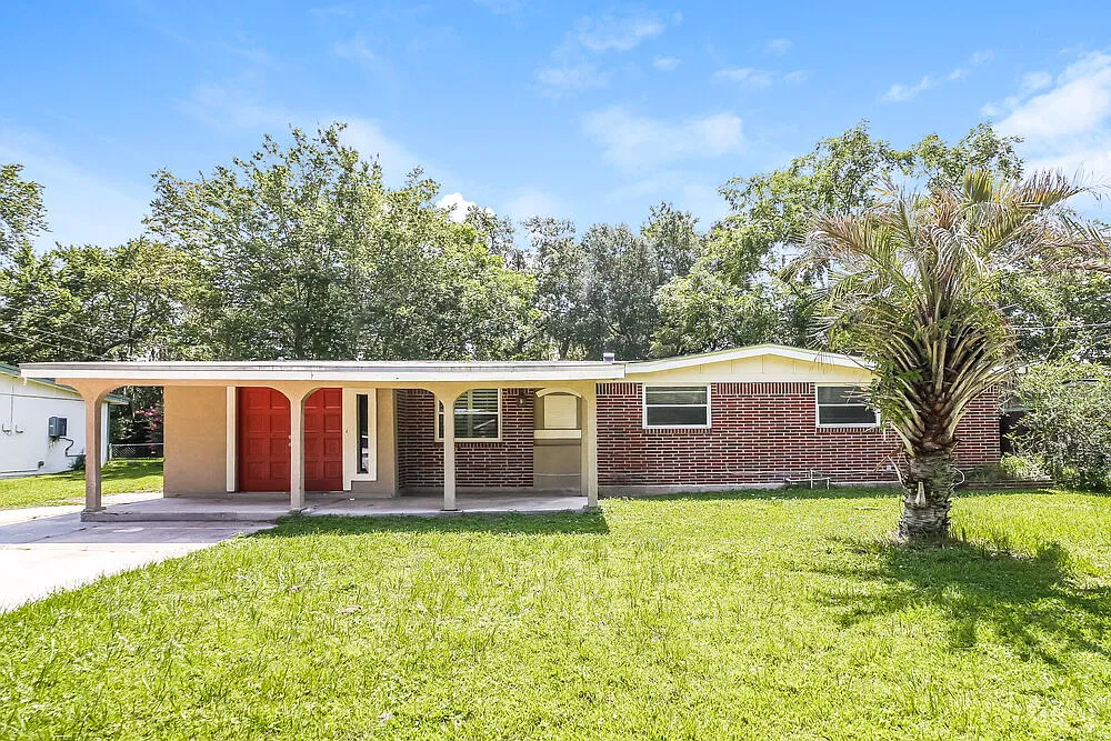 4 bed, 2.0 bath, 2011 sqft, $1,830 — Photo 1