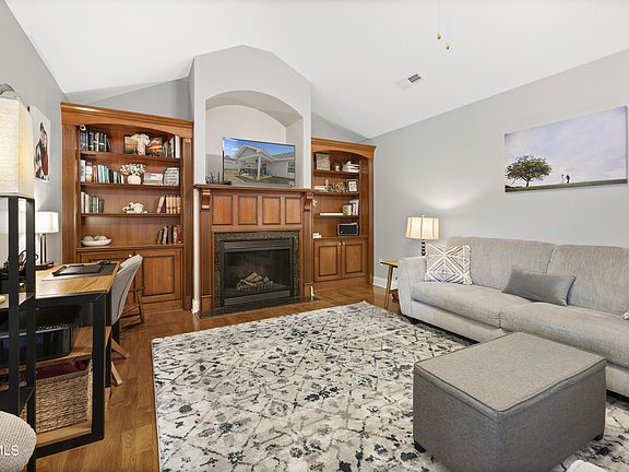 4th image of 39 Hiddenbrook Ln #39