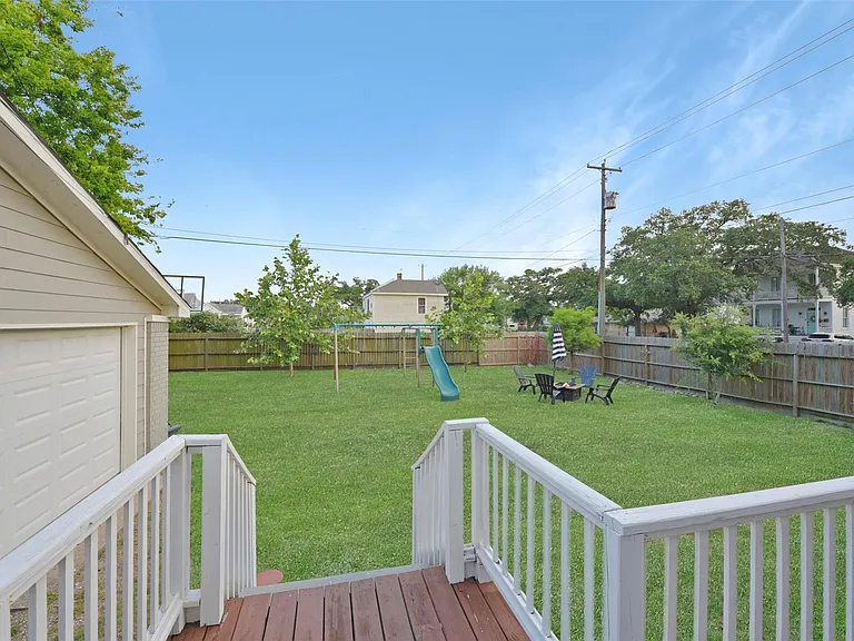3427 Avenue L — Photo 23