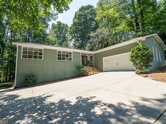 4th image of 3882 Centre Ct