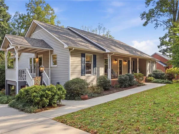 856 Lakeview Dr, Thomasville, NC 27360