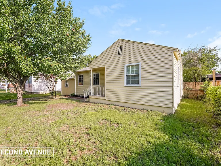 1819 Barlow Ave — Photo 2
