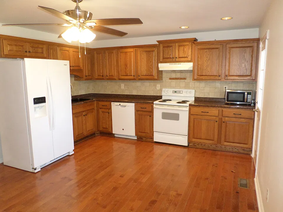 1501 Norvel Ave