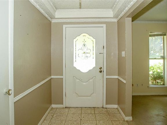 2nd image of 1919 Briarwood Ln