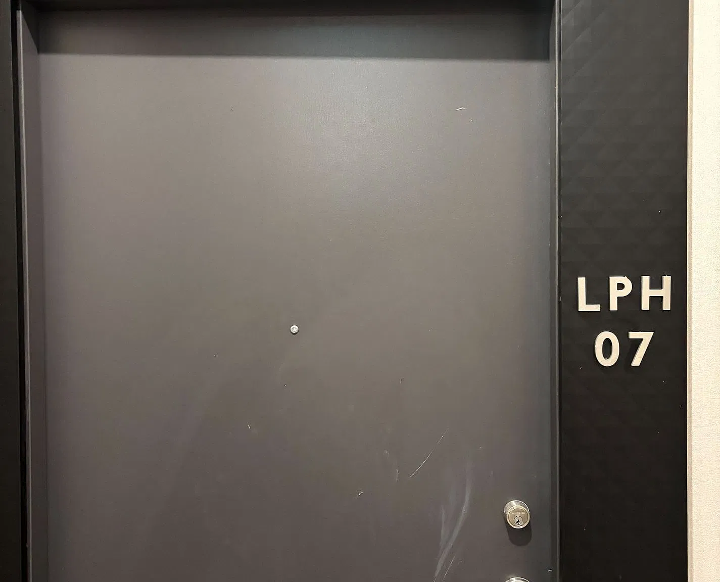 3 bed, $4,200 — Photo 2