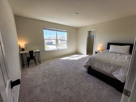 Nice and spacious room allows you to relax.