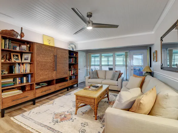 1131 Violet Terrace #203, Delray Beach, FL 33445