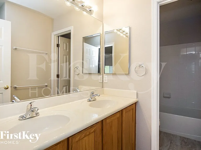 985 Blue Lantern Dr — Photo 14