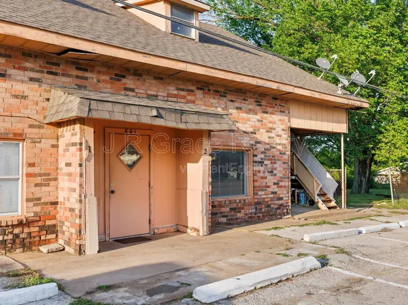 801 E Yeagua St APT 2, Groesbeck, TX 76642