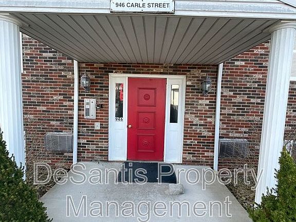 3rd image of 946 Carle St APT 1