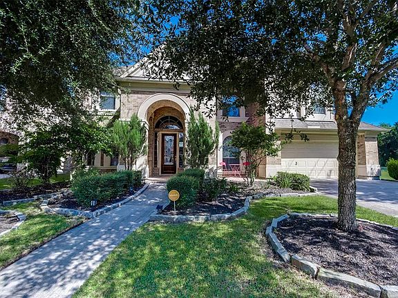 Home on a cup-de-sac and yard is fully landscaped.