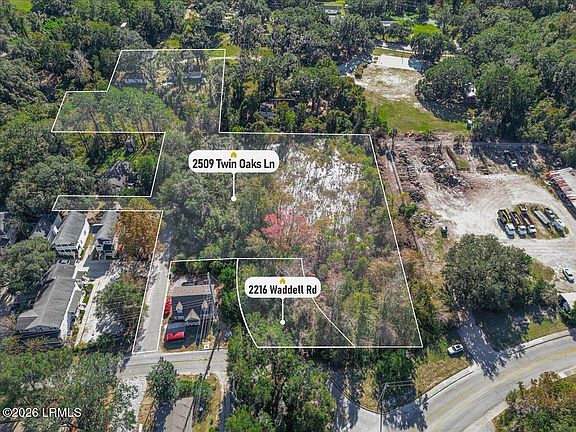 2nd image of 2509 Twin Oaks Lane