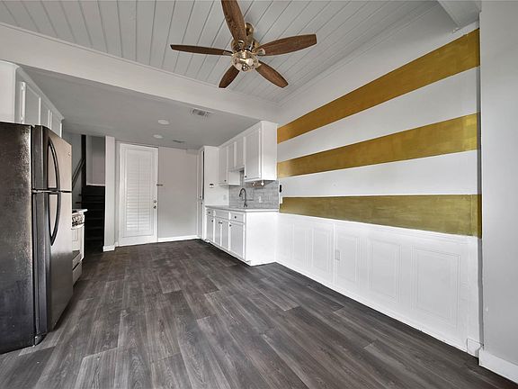 3rd image of 28 Lakeway St