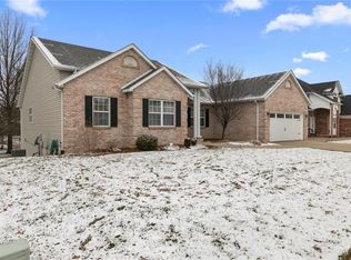 17 W Southcrest Cir, Edwardsville, IL 62025