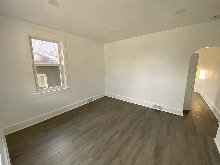 52 Amherst Ave — Photo 4