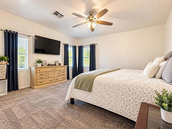 5th image of 720 Oleander Ln