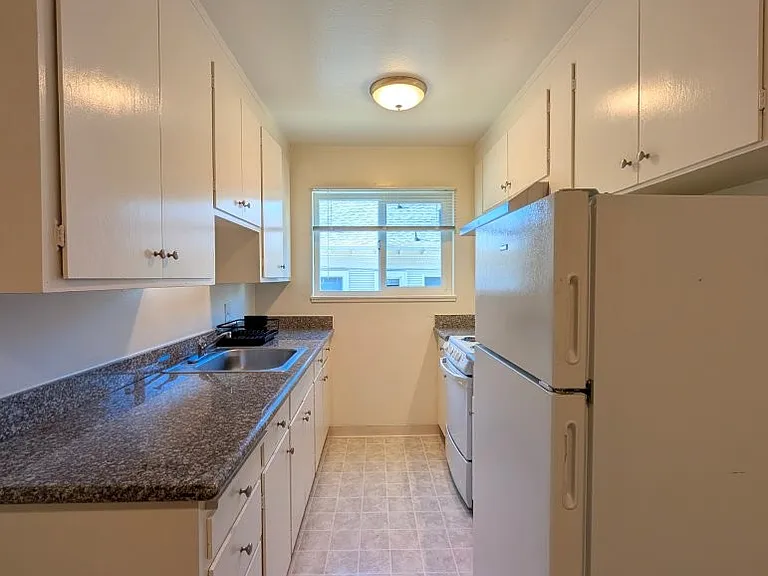 2534 Benvenue Ave — Photo 28