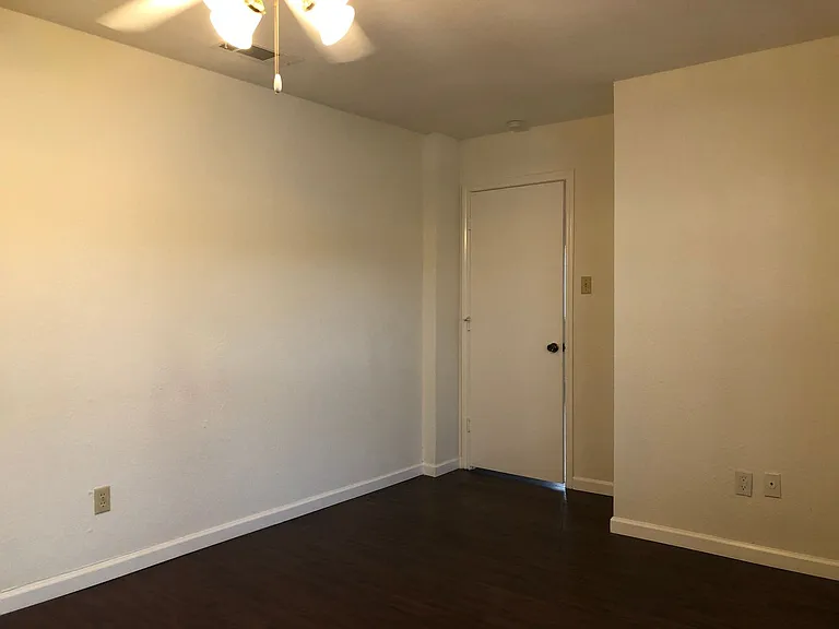 208 E Denton Dr — Photo 19