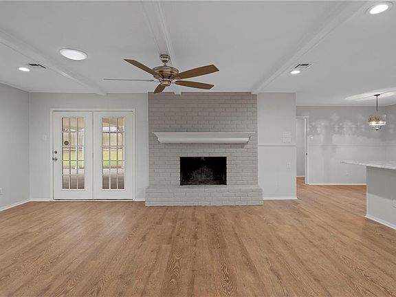 3rd image of 556 Topeka Dr